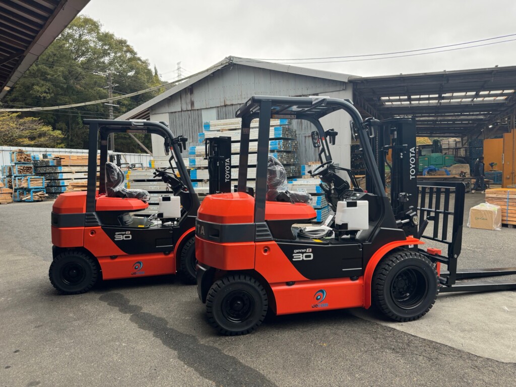 新しく納車した電気フォークリフト2台